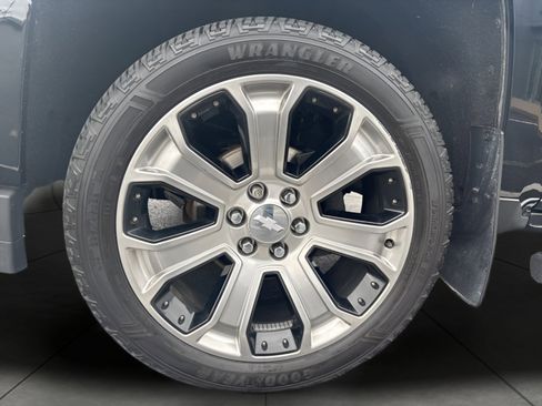 Used 2018 Chevrolet Silverado 1500 High Country image 28