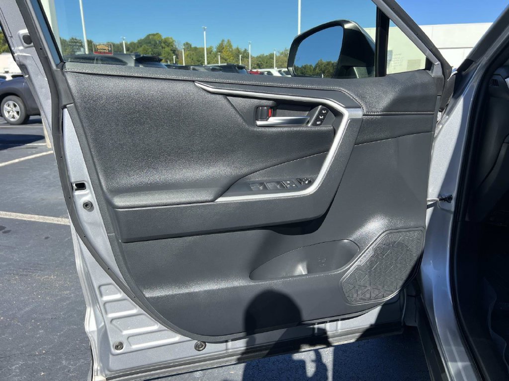 Used 2020 Toyota RAV4 Limited AWD/4WD image 19