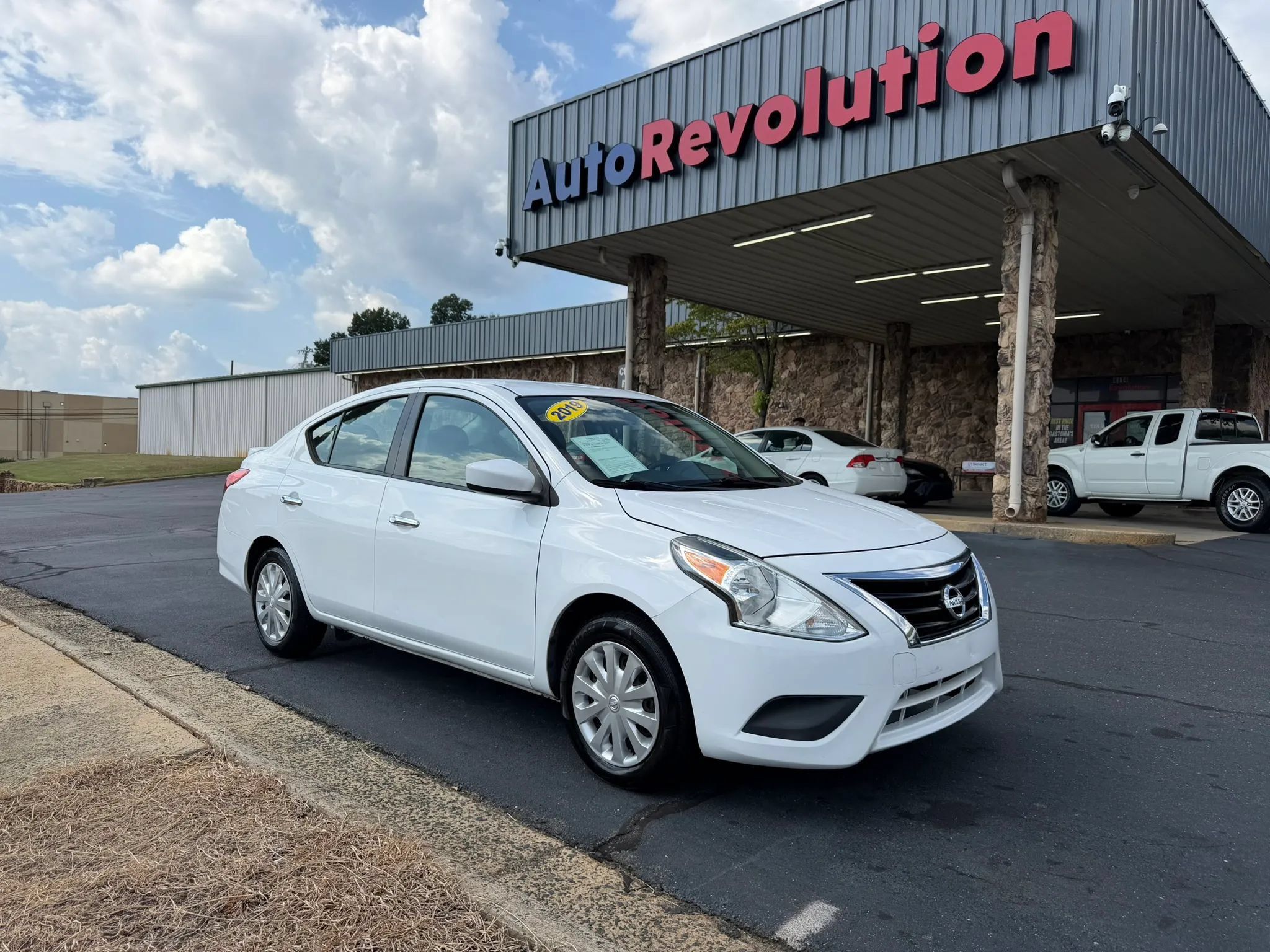 Used 2019 Nissan Versa SV FWD image 1