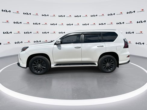 Used 2023 Lexus GX 460 Premium w/ Accessory Package AWD/4WD image 5