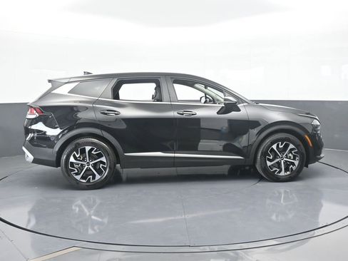 Used 2025 Kia Sportage EX image 7