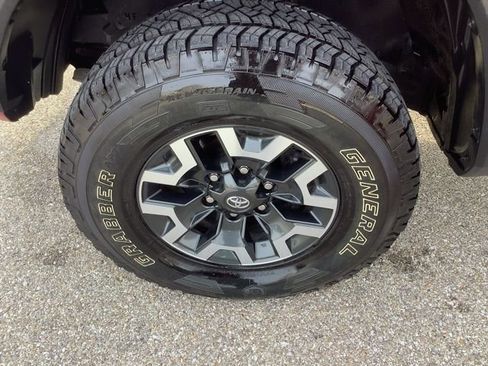 Used 2021 Toyota Tacoma TRD Off-Road AWD/4WD image 35