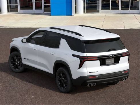New 2027 Chevrolet Traverse LT FWD image 2