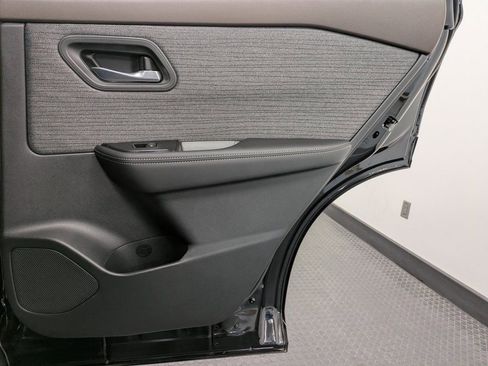 Used 2023 Nissan Rogue SV image 25