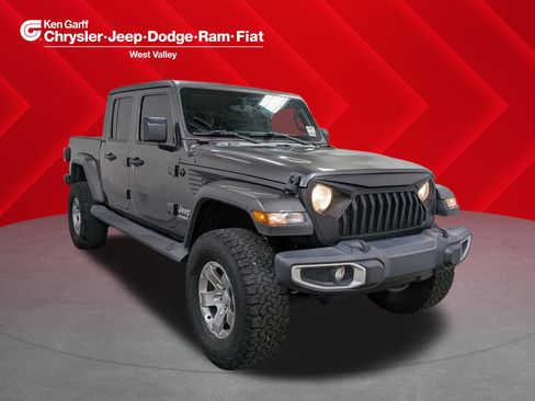 Used 2020 Jeep Gladiator Overland AWD/4WD image 1