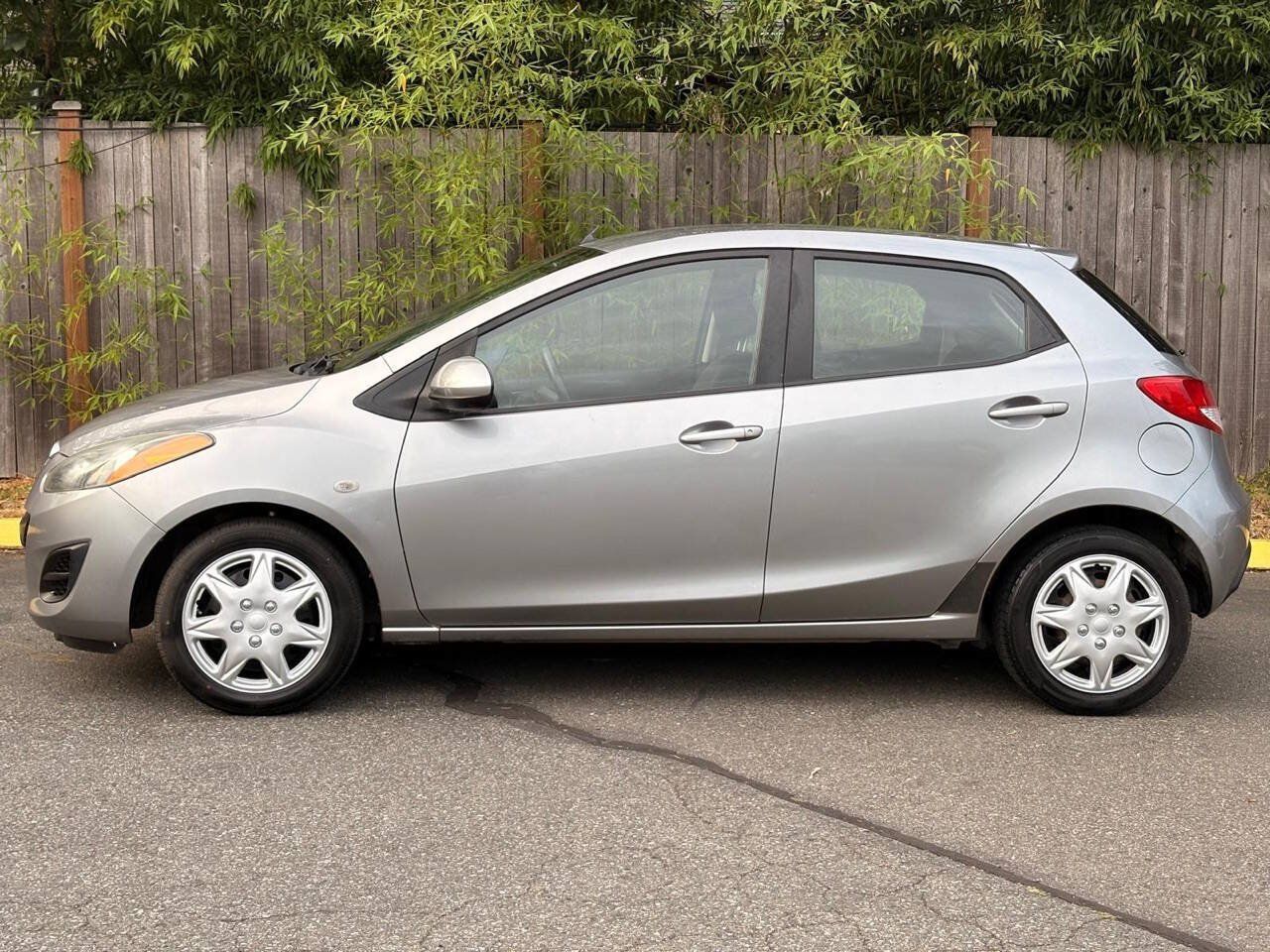Used 2014 MAZDA MAZDA2 Sport FWD image 4