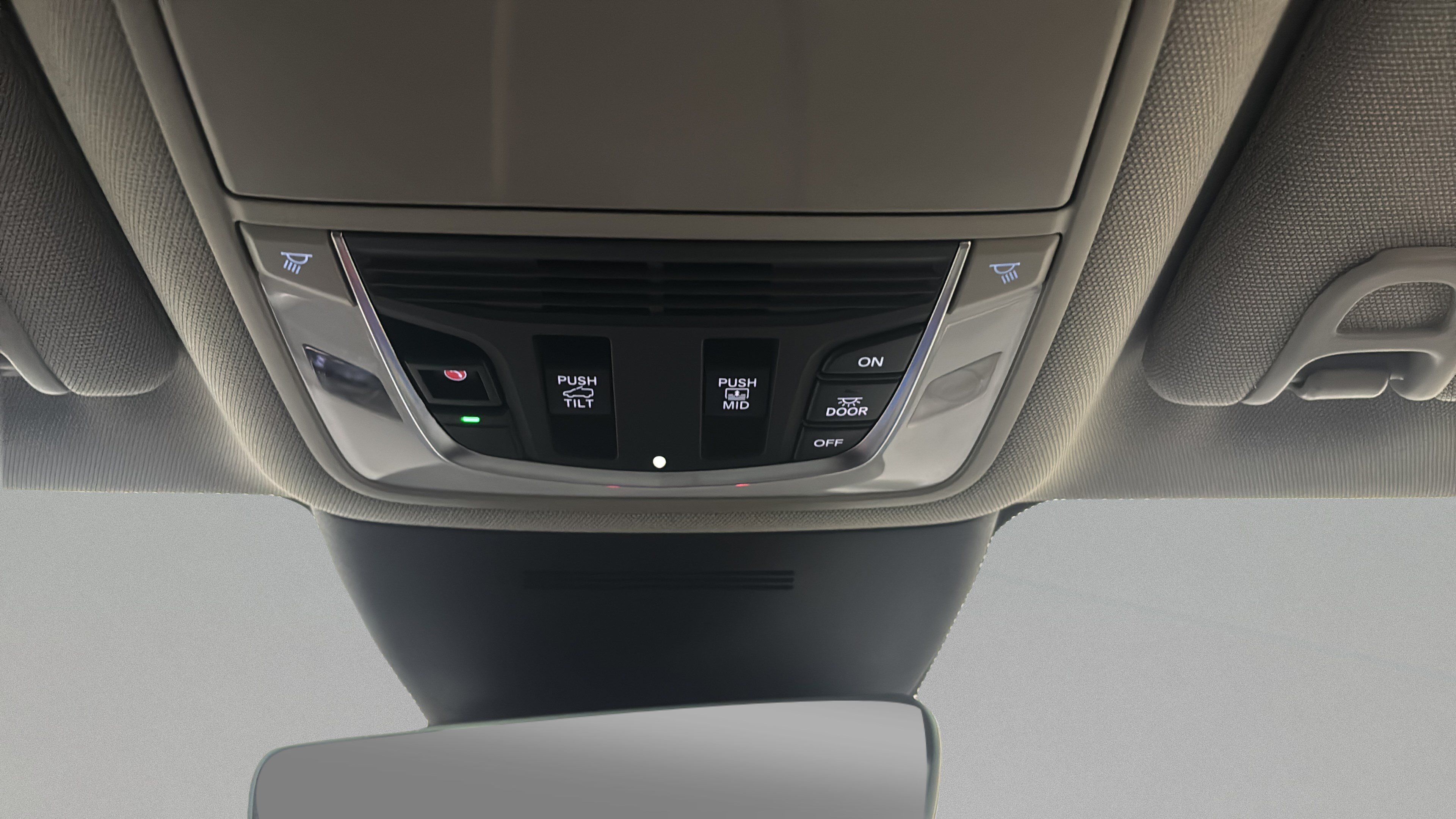 Used 2025 Acura MDX w/ Technology Package FWD image 30