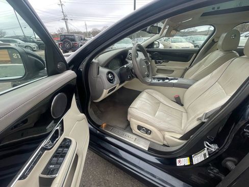 Used 2016 Jaguar XJ R-Sport image 6