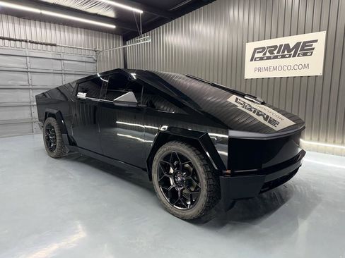 Used 2024 Tesla Cybertruck AWD Crew Cab image 2