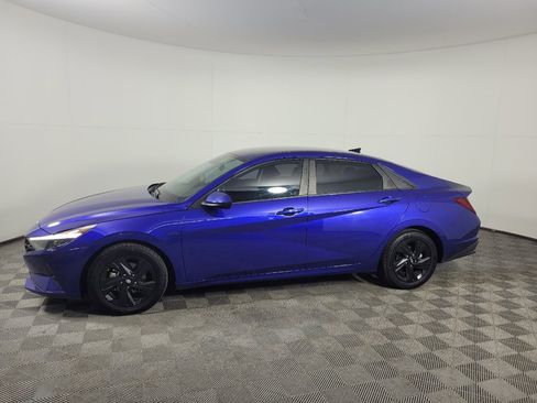 Used 2021 Hyundai Elantra SEL w/ Convenience Package FWD image 2