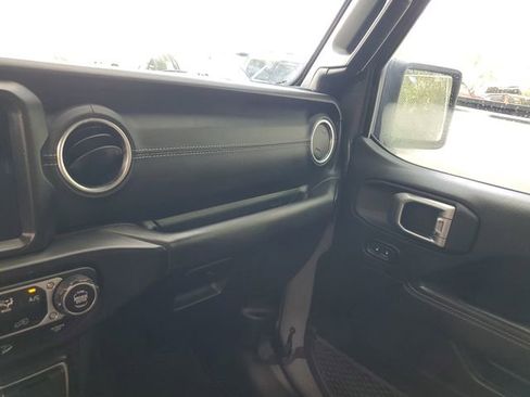 Used 2020 Jeep Wrangler Unlimited Sahara AWD/4WD image 25