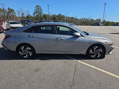 New 2026 Hyundai Elantra Limited FWD image 13