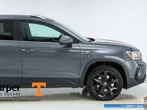 Used 2023 Volkswagen Taos SE w/ Panoramic Sunroof Package FWD image 50