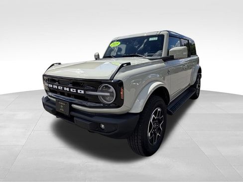 Used 2025 Ford Bronco Outer Banks AWD/4WD image 2