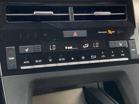 Used 2022 Toyota Avalon XLE FWD image 24