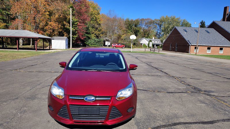 Used 2013 Ford Focus SE w/ SE Winter Pkg FWD image 2