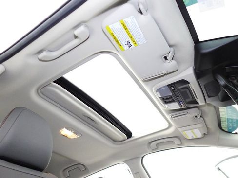 Certified 2025 Subaru Crosstrek 2.5i Limited w/ Crosstrek Mirror Package image 18