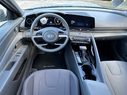 Used 2025 Hyundai Elantra SEL w/ Cargo Package image 22