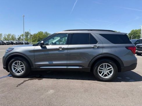 Used 2025 Ford Explorer Active RWD image 16