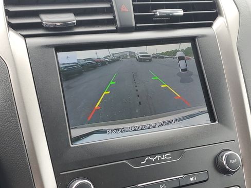 Used 2019 Ford Fusion SE FWD image 21