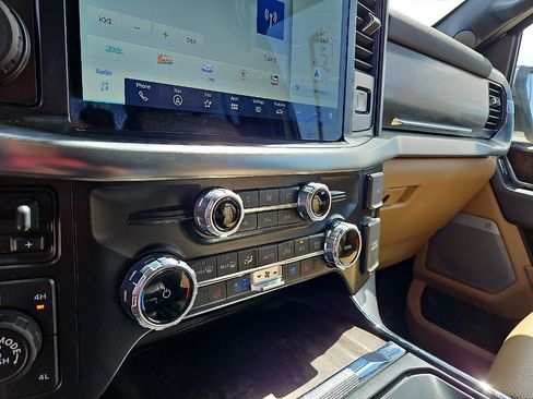 Used 2023 Ford F150 Lariat w/ Trailer Tow Package image 19