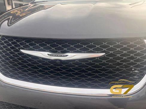 Used 2022 Chrysler Pacifica Touring-L FWD image 10