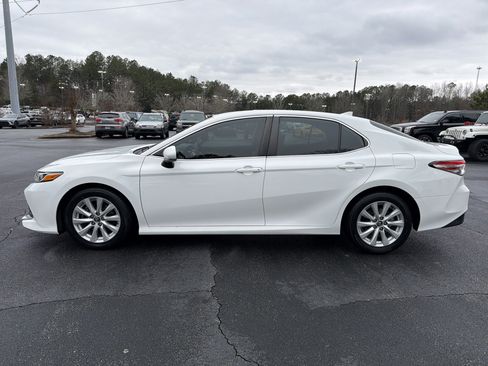 Used 2020 Toyota Camry LE image 8