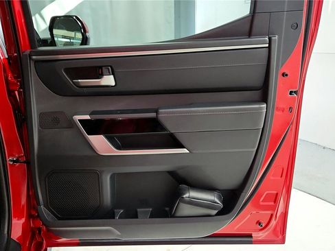 Used 2025 Toyota Tundra Limited image 27