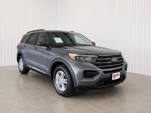 Used 2023 Ford Explorer XLT RWD image 3