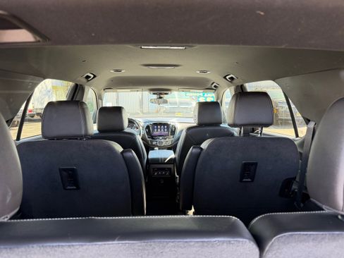 Used 2023 Chevrolet Traverse LT image 17