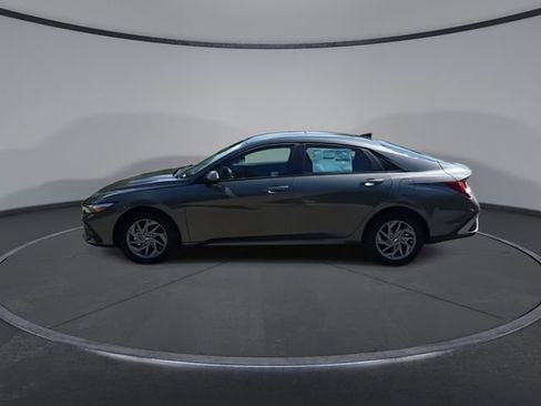 New 2025 Hyundai Elantra Blue image 5