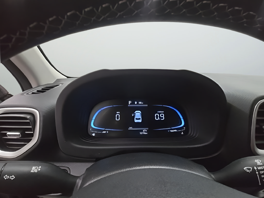 Certified 2024 Hyundai Venue SEL FWD image 36