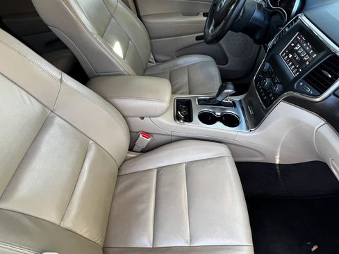 Used 2018 Jeep Grand Cherokee Limited image 43