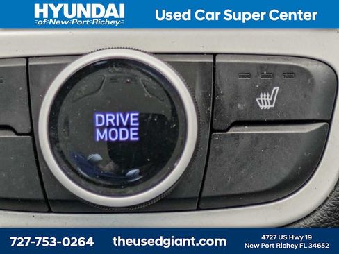Certified 2022 Hyundai Venue Limited FWD image 22
