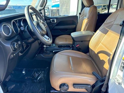 Used 2023 Jeep Wrangler Unlimited Sahara image 22