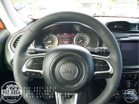 Used 2023 Jeep Renegade Latitude image 12