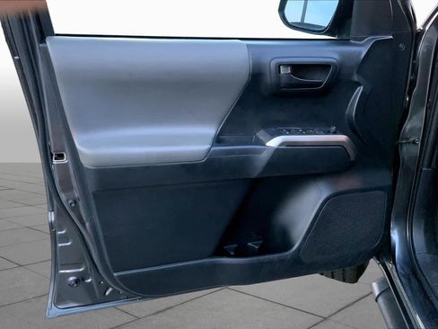 Used 2019 Toyota Tacoma SR5 RWD image 21