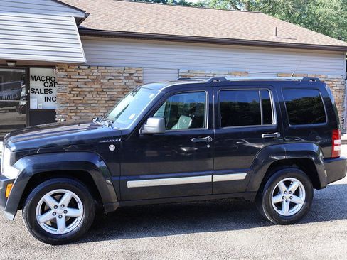 Used 2011 Jeep Liberty Limited AWD/4WD image 5
