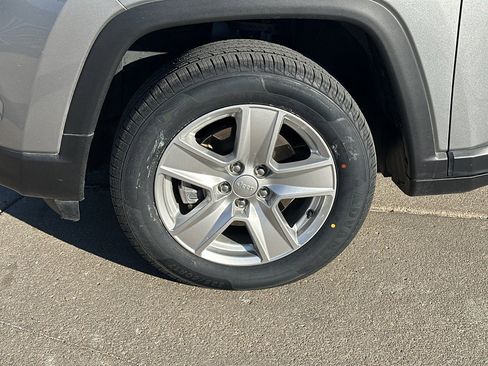 Used 2022 Jeep Compass Latitude w/ Convenience Group image 3