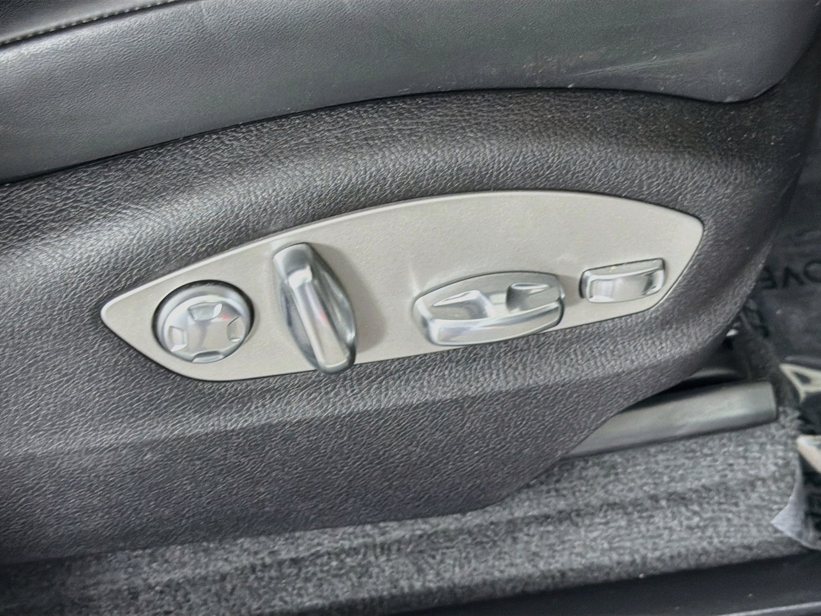 Used 2024 Porsche Macan w/ Premium Plus Package AWD/4WD image 34