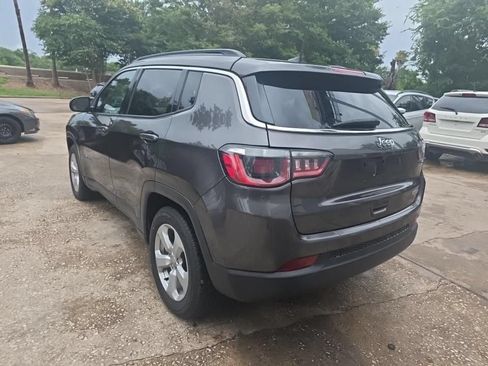 Used 2017 Jeep Compass Latitude w/ Popular Equipment Group FWD image 5