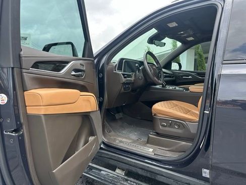 Certified 2024 Cadillac Escalade Sport w/ Touring Package AWD/4WD image 11