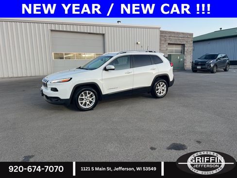 Used 2017 Jeep Cherokee Latitude w/ Cold Weather Group image 1