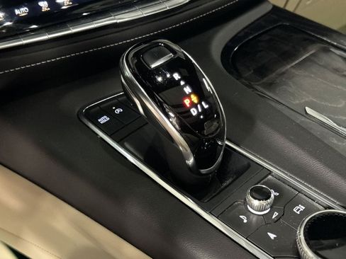 Used 2022 Cadillac Escalade Premium Luxury w/ Performance Package AWD/4WD image 23