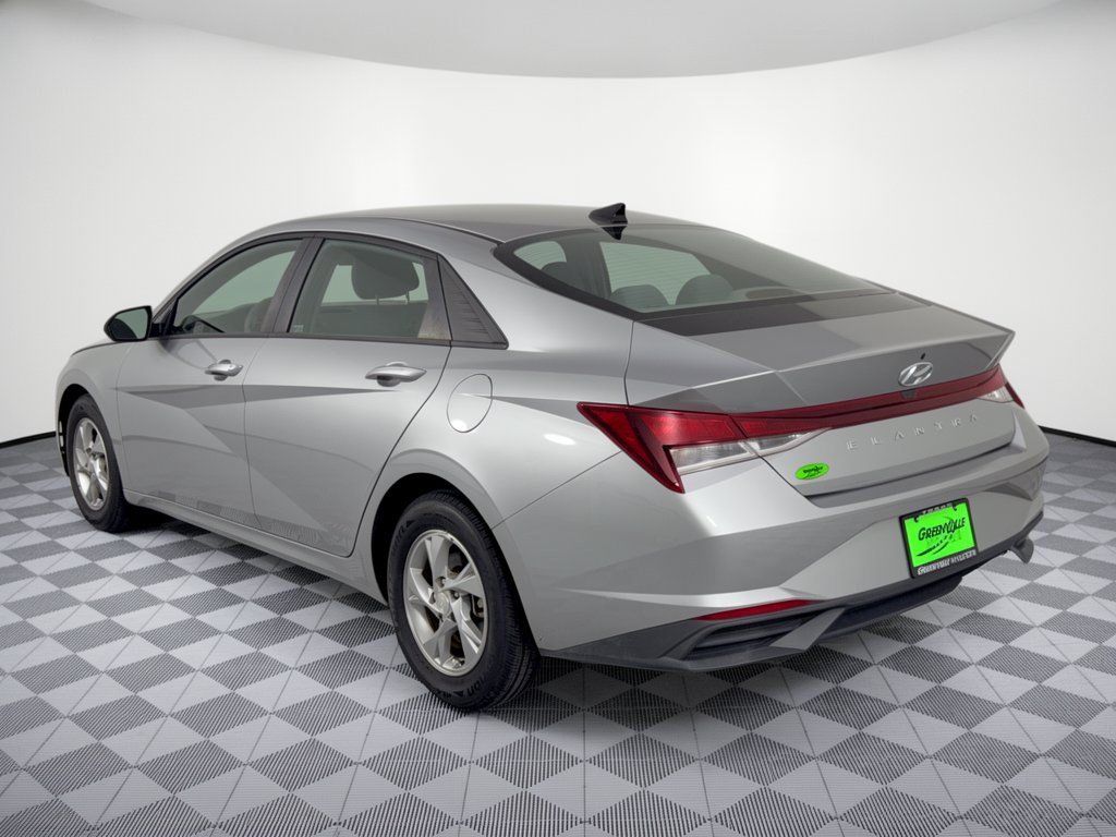 Used 2021 Hyundai Elantra SE FWD image 3