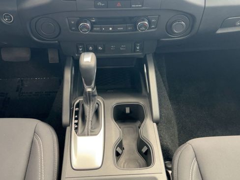 Used 2023 Nissan Frontier SV w/ SV Convenience Package image 17