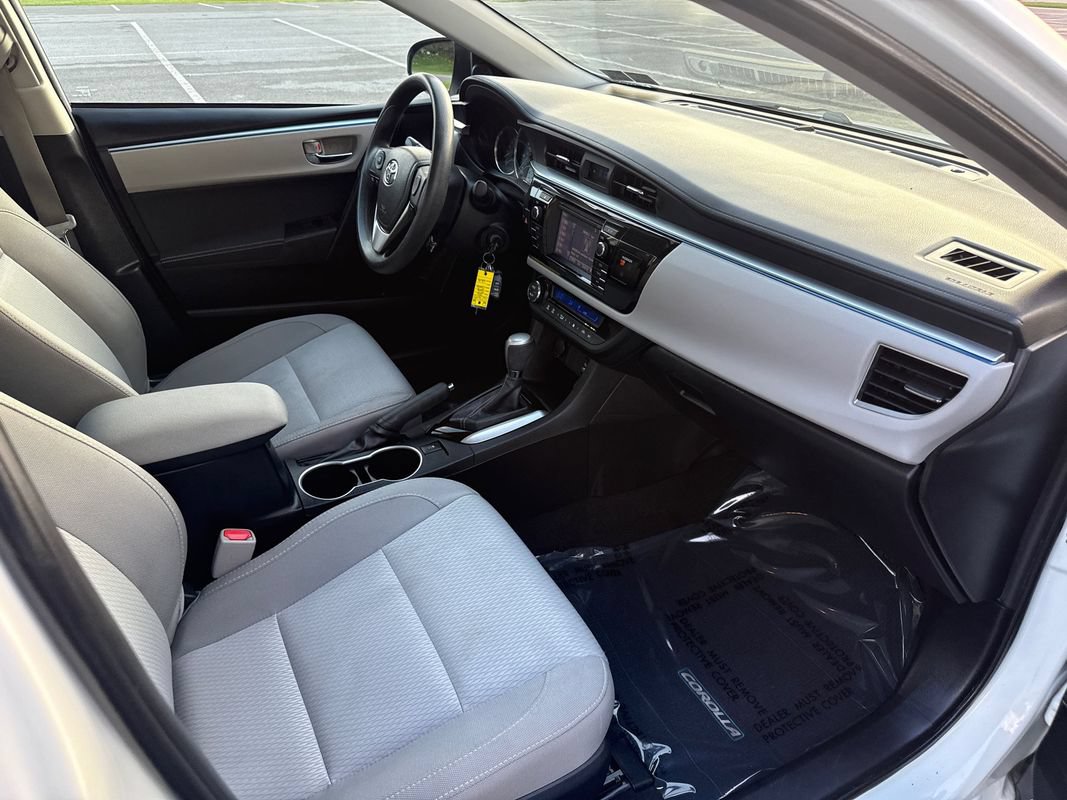 Used 2016 Toyota Corolla LE FWD image 13