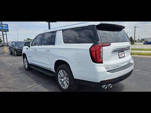 Used 2022 GMC Yukon XL Denali AWD/4WD image 5