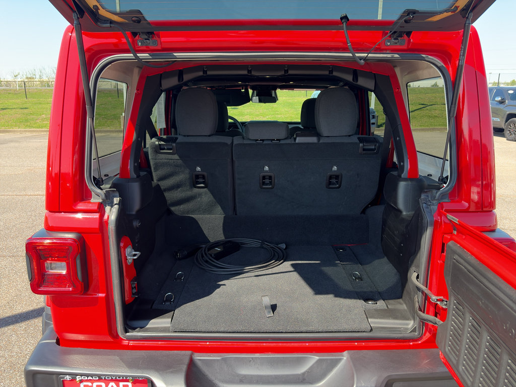 Used 2025 Jeep Wrangler Unlimited Sahara AWD/4WD image 29