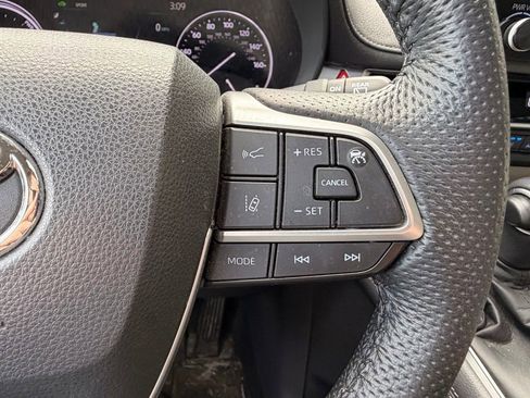 Used 2022 Toyota Sienna Limited AWD/4WD image 27